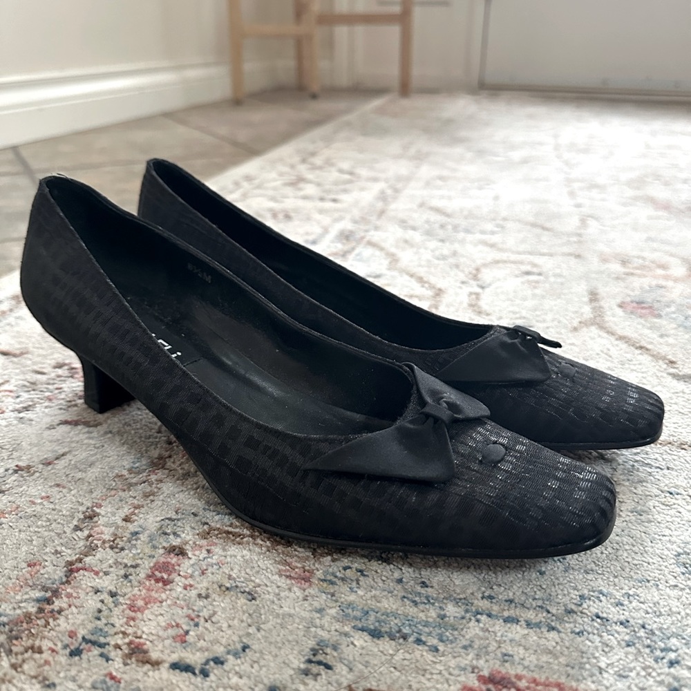 Vintage 90s Y2K black low heels pumps now size 9.5